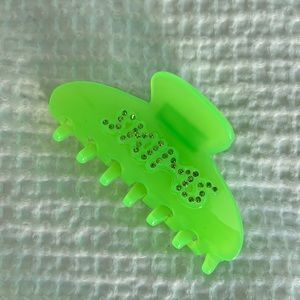 Skims neon green claw clip